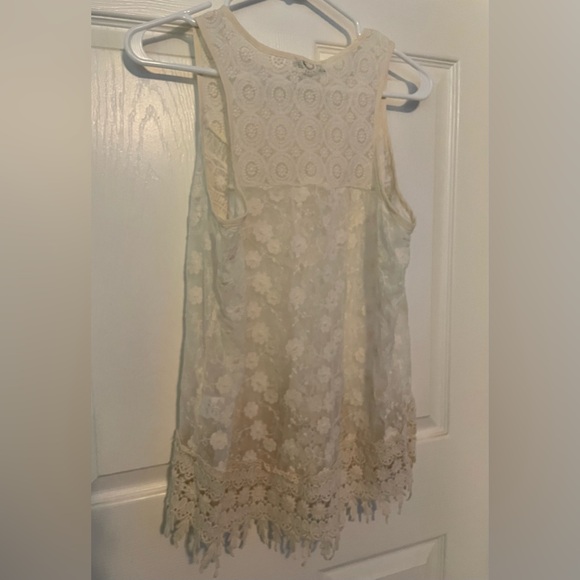 Haute Monde Lace Sleeveless Top - Picture 3 of 4